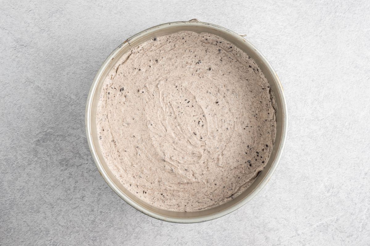 oreo cheesecake assembled.